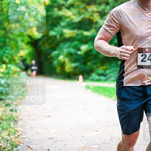 12.10.2025 - Bramfelder Halbmarathon 2025 Dr. Thomas Lammeyer http://msf.ph/oto/9351412 12.10.2025 10:38:55 Laufen 34, 2437 meine-sportfotos.de