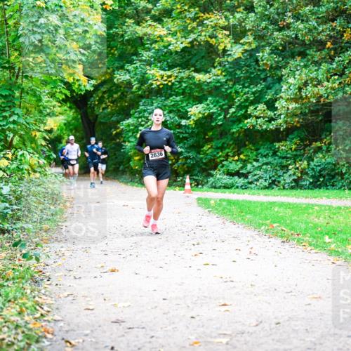 12.10.2025 - Bramfelder Halbmarathon 2025 Dr. Thomas Lammeyer http://msf.ph/oto/9351414 12.10.2025 10:39:01 Laufen 2636 meine-sportfotos.de