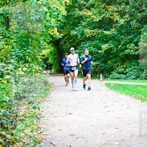 12.10.2025 - Bramfelder Halbmarathon 2025 Dr. Thomas Lammeyer http://msf.ph/oto/9351441 12.10.2025 10:39:06 Laufen 2845, 2887 meine-sportfotos.de
