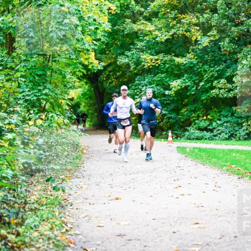 12.10.2025 - Bramfelder Halbmarathon 2025 Dr. Thomas Lammeyer http://msf.ph/oto/9351443 12.10.2025 10:39:07 Laufen 284, 2887 meine-sportfotos.de