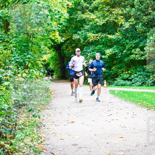12.10.2025 - Bramfelder Halbmarathon 2025 Dr. Thomas Lammeyer http://msf.ph/oto/9351447 12.10.2025 10:39:07 Laufen 28, 2887 meine-sportfotos.de