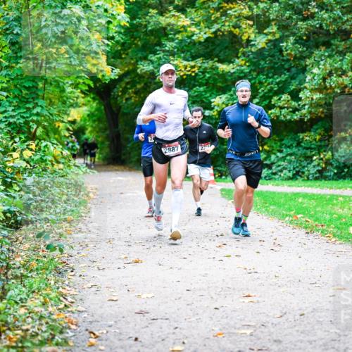 12.10.2025 - Bramfelder Halbmarathon 2025 Dr. Thomas Lammeyer http://msf.ph/oto/9351456 12.10.2025 10:39:09 Laufen 2887, 275 meine-sportfotos.de