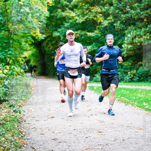 12.10.2025 - Bramfelder Halbmarathon 2025 Dr. Thomas Lammeyer http://msf.ph/oto/9351460 12.10.2025 10:39:09 Laufen 2845, 2887 meine-sportfotos.de