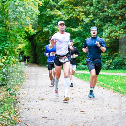12.10.2025 - Bramfelder Halbmarathon 2025 Dr. Thomas Lammeyer http://msf.ph/oto/9351461 12.10.2025 10:39:09 Laufen 2845, 2887, 12 meine-sportfotos.de