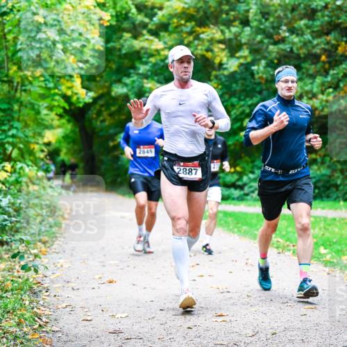 12.10.2025 - Bramfelder Halbmarathon 2025 Dr. Thomas Lammeyer http://msf.ph/oto/9351464 12.10.2025 10:39:10 Laufen 2845, 2887 meine-sportfotos.de