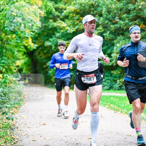 12.10.2025 - Bramfelder Halbmarathon 2025 Dr. Thomas Lammeyer http://msf.ph/oto/9351467 12.10.2025 10:39:10 Laufen 2845, 2887, 3 meine-sportfotos.de