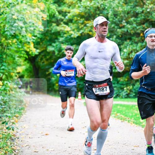 12.10.2025 - Bramfelder Halbmarathon 2025 Dr. Thomas Lammeyer http://msf.ph/oto/9351468 12.10.2025 10:39:10 Laufen 2845, 2887 meine-sportfotos.de
