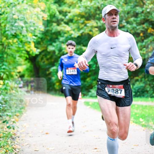 12.10.2025 - Bramfelder Halbmarathon 2025 Dr. Thomas Lammeyer http://msf.ph/oto/9351470 12.10.2025 10:39:11 Laufen 2845, 2887 meine-sportfotos.de
