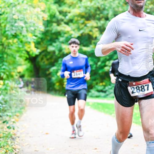 12.10.2025 - Bramfelder Halbmarathon 2025 Dr. Thomas Lammeyer http://msf.ph/oto/9351472 12.10.2025 10:39:11 Laufen 2887 meine-sportfotos.de