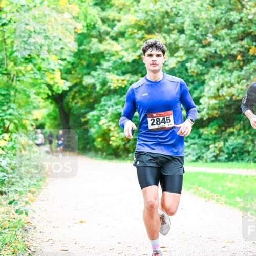 12.10.2025 - Bramfelder Halbmarathon 2025 Dr. Thomas Lammeyer http://msf.ph/oto/9351474 12.10.2025 10:39:11 Laufen 2845, 41, 2753 meine-sportfotos.de