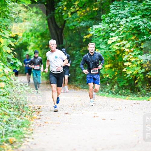 12.10.2025 - Bramfelder Halbmarathon 2025 Dr. Thomas Lammeyer http://msf.ph/oto/9351479 12.10.2025 10:39:17 Laufen 2895 meine-sportfotos.de
