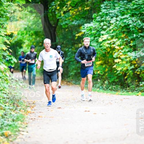 12.10.2025 - Bramfelder Halbmarathon 2025 Dr. Thomas Lammeyer http://msf.ph/oto/9351480 12.10.2025 10:39:17 Laufen 2895 meine-sportfotos.de