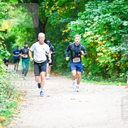 12.10.2025 - Bramfelder Halbmarathon 2025 Dr. Thomas Lammeyer http://msf.ph/oto/9351482 12.10.2025 10:39:17 Laufen 2895 meine-sportfotos.de