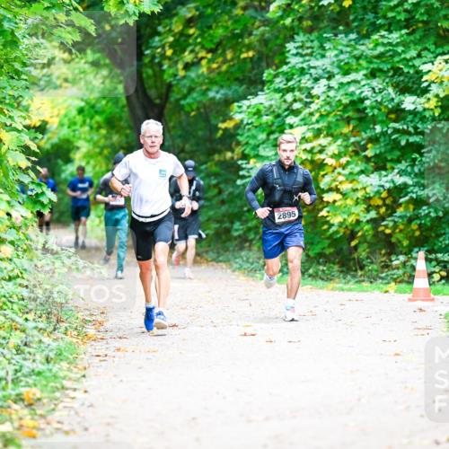 12.10.2025 - Bramfelder Halbmarathon 2025 Dr. Thomas Lammeyer http://msf.ph/oto/9351486 12.10.2025 10:39:18 Laufen 2895 meine-sportfotos.de
