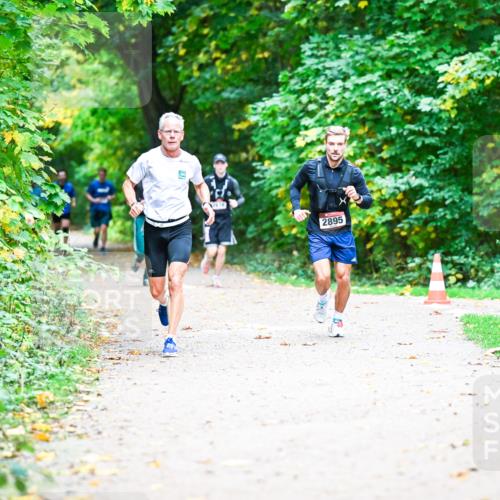 12.10.2025 - Bramfelder Halbmarathon 2025 Dr. Thomas Lammeyer http://msf.ph/oto/9351492 12.10.2025 10:39:19 Laufen 2895 meine-sportfotos.de
