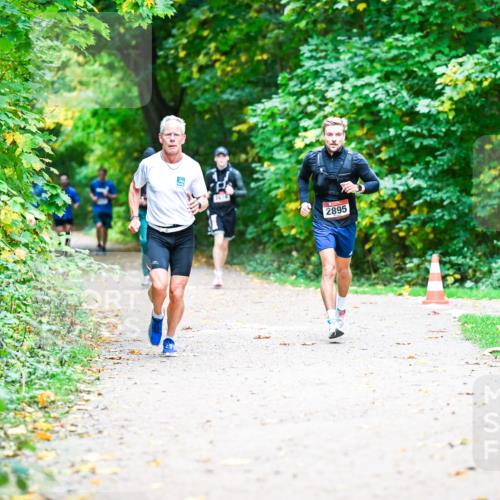 12.10.2025 - Bramfelder Halbmarathon 2025 Dr. Thomas Lammeyer http://msf.ph/oto/9351493 12.10.2025 10:39:19 Laufen 2895 meine-sportfotos.de