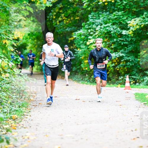 12.10.2025 - Bramfelder Halbmarathon 2025 Dr. Thomas Lammeyer http://msf.ph/oto/9351494 12.10.2025 10:39:19 Laufen 2895 meine-sportfotos.de