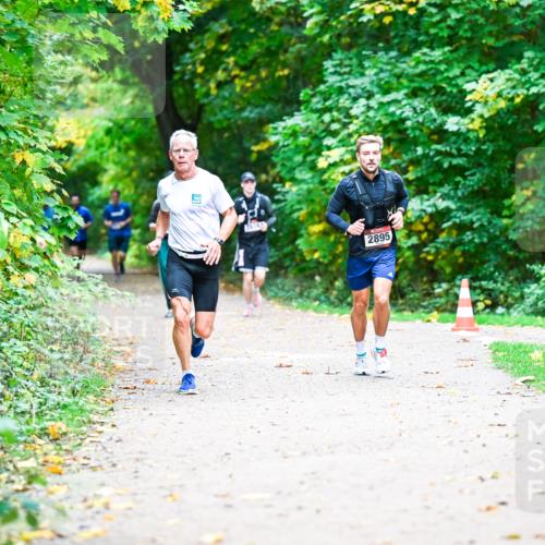 12.10.2025 - Bramfelder Halbmarathon 2025 Dr. Thomas Lammeyer http://msf.ph/oto/9351495 12.10.2025 10:39:19 Laufen 2895 meine-sportfotos.de