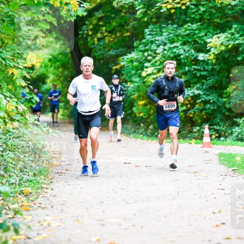12.10.2025 - Bramfelder Halbmarathon 2025 Dr. Thomas Lammeyer http://msf.ph/oto/9351496 12.10.2025 10:39:19 Laufen 2895 meine-sportfotos.de