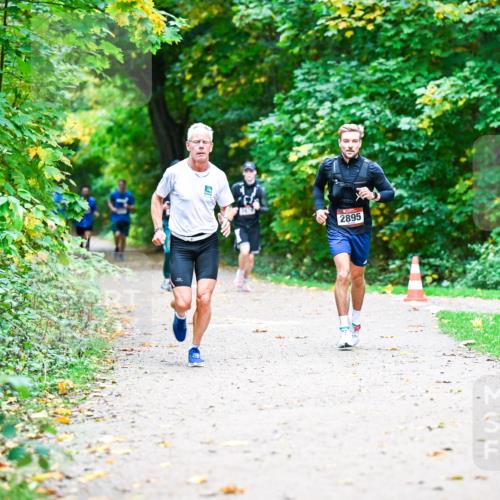 12.10.2025 - Bramfelder Halbmarathon 2025 Dr. Thomas Lammeyer http://msf.ph/oto/9351498 12.10.2025 10:39:19 Laufen 2895 meine-sportfotos.de