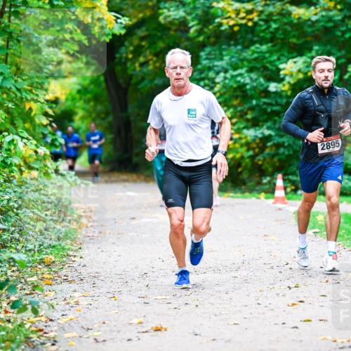 12.10.2025 - Bramfelder Halbmarathon 2025 Dr. Thomas Lammeyer http://msf.ph/oto/9351509 12.10.2025 10:39:21 Laufen 2895 meine-sportfotos.de