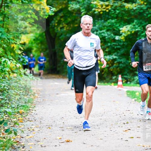 12.10.2025 - Bramfelder Halbmarathon 2025 Dr. Thomas Lammeyer http://msf.ph/oto/9351511 12.10.2025 10:39:21 Laufen 2895 meine-sportfotos.de
