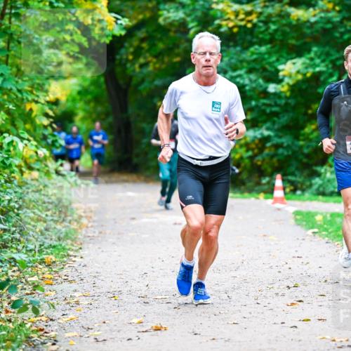 12.10.2025 - Bramfelder Halbmarathon 2025 Dr. Thomas Lammeyer http://msf.ph/oto/9351512 12.10.2025 10:39:22 Laufen 2895 meine-sportfotos.de