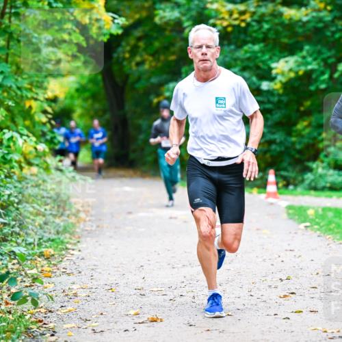 12.10.2025 - Bramfelder Halbmarathon 2025 Dr. Thomas Lammeyer http://msf.ph/oto/9351514 12.10.2025 10:39:22 Laufen 2895 meine-sportfotos.de