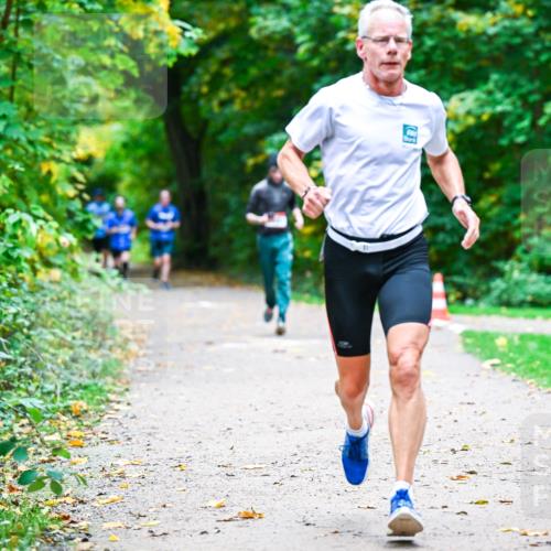 12.10.2025 - Bramfelder Halbmarathon 2025 Dr. Thomas Lammeyer http://msf.ph/oto/9351516 12.10.2025 10:39:22 Laufen 2895 meine-sportfotos.de