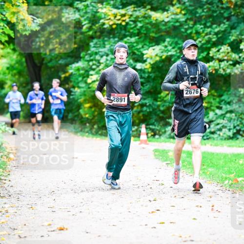 12.10.2025 - Bramfelder Halbmarathon 2025 Dr. Thomas Lammeyer http://msf.ph/oto/9351536 12.10.2025 10:39:26 Laufen 2891, 2676 meine-sportfotos.de
