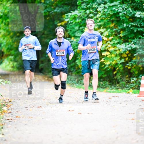 12.10.2025 - Bramfelder Halbmarathon 2025 Dr. Thomas Lammeyer http://msf.ph/oto/9351546 12.10.2025 10:39:28 Laufen 293, 2699, 2828 meine-sportfotos.de