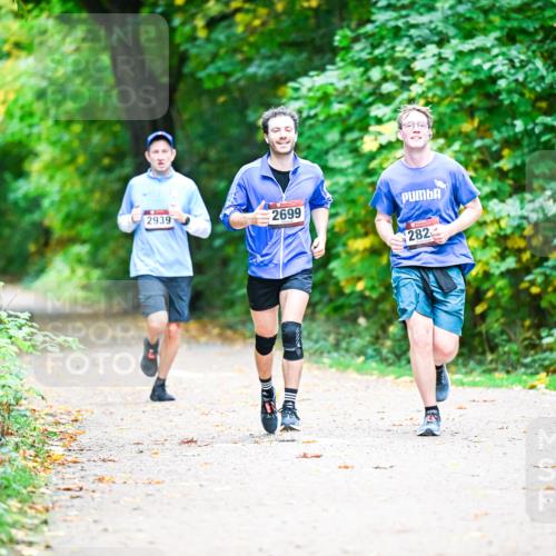 12.10.2025 - Bramfelder Halbmarathon 2025 Dr. Thomas Lammeyer http://msf.ph/oto/9351550 12.10.2025 10:39:29 Laufen 2939, 2699, 282 meine-sportfotos.de