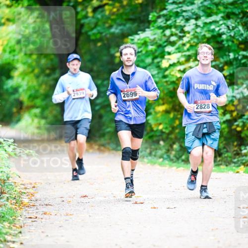 12.10.2025 - Bramfelder Halbmarathon 2025 Dr. Thomas Lammeyer http://msf.ph/oto/9351553 12.10.2025 10:39:29 Laufen 2939, 2699, 2828 meine-sportfotos.de
