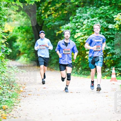 12.10.2025 - Bramfelder Halbmarathon 2025 Dr. Thomas Lammeyer http://msf.ph/oto/9351557 12.10.2025 10:39:30 Laufen 2939, 828, 2699 meine-sportfotos.de