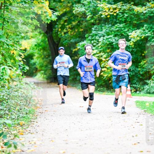 12.10.2025 - Bramfelder Halbmarathon 2025 Dr. Thomas Lammeyer http://msf.ph/oto/9351562 12.10.2025 10:39:31 Laufen 00, 2939, 2699, 328 meine-sportfotos.de