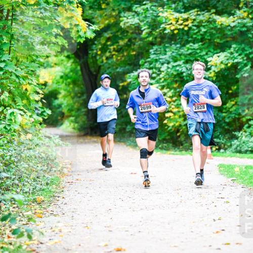 12.10.2025 - Bramfelder Halbmarathon 2025 Dr. Thomas Lammeyer http://msf.ph/oto/9351564 12.10.2025 10:39:31 Laufen 40, 2939, 2699, 2828 meine-sportfotos.de