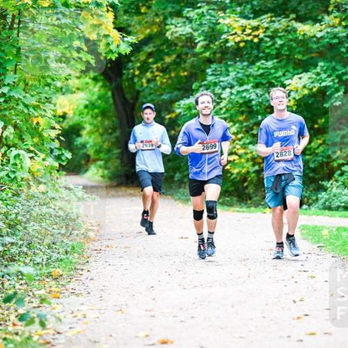 12.10.2025 - Bramfelder Halbmarathon 2025 Dr. Thomas Lammeyer http://msf.ph/oto/9351566 12.10.2025 10:39:31 Laufen 2939, 2699, 2828 meine-sportfotos.de