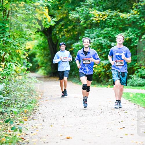 12.10.2025 - Bramfelder Halbmarathon 2025 Dr. Thomas Lammeyer http://msf.ph/oto/9351568 12.10.2025 10:39:32 Laufen 2939, 2699, 2828 meine-sportfotos.de