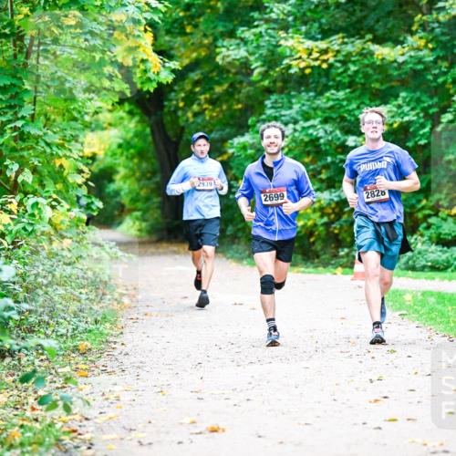 12.10.2025 - Bramfelder Halbmarathon 2025 Dr. Thomas Lammeyer http://msf.ph/oto/9351569 12.10.2025 10:39:32 Laufen 2939, 2699, 2828 meine-sportfotos.de