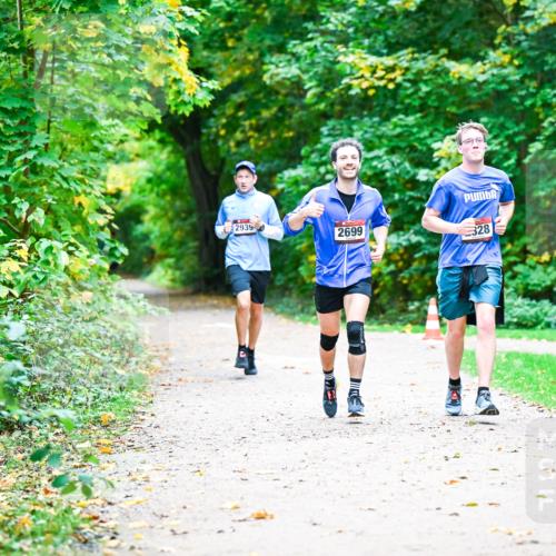 12.10.2025 - Bramfelder Halbmarathon 2025 Dr. Thomas Lammeyer http://msf.ph/oto/9351571 12.10.2025 10:39:32 Laufen 2939, 2699, 328 meine-sportfotos.de