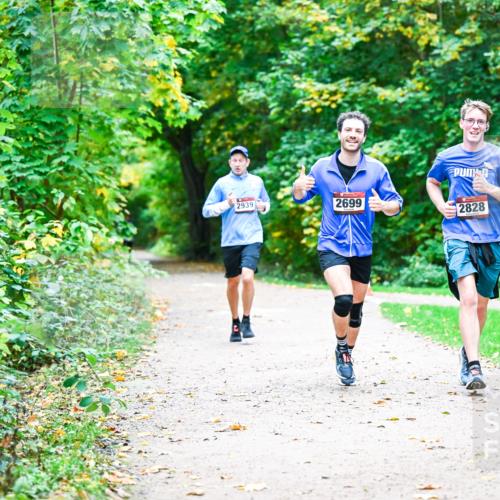 12.10.2025 - Bramfelder Halbmarathon 2025 Dr. Thomas Lammeyer http://msf.ph/oto/9351579 12.10.2025 10:39:33 Laufen 2939, 2699, 2828 meine-sportfotos.de