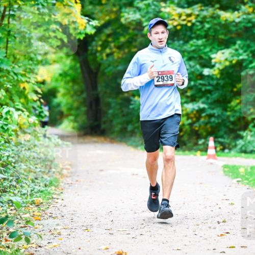 12.10.2025 - Bramfelder Halbmarathon 2025 Dr. Thomas Lammeyer http://msf.ph/oto/9351585 12.10.2025 10:39:34 Laufen 2939 meine-sportfotos.de