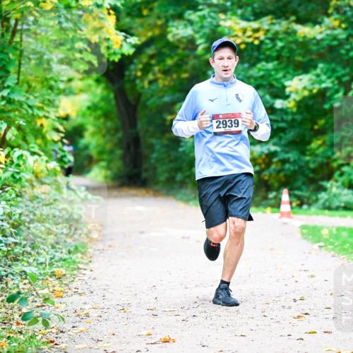 12.10.2025 - Bramfelder Halbmarathon 2025 Dr. Thomas Lammeyer http://msf.ph/oto/9351586 12.10.2025 10:39:35 Laufen 2939 meine-sportfotos.de