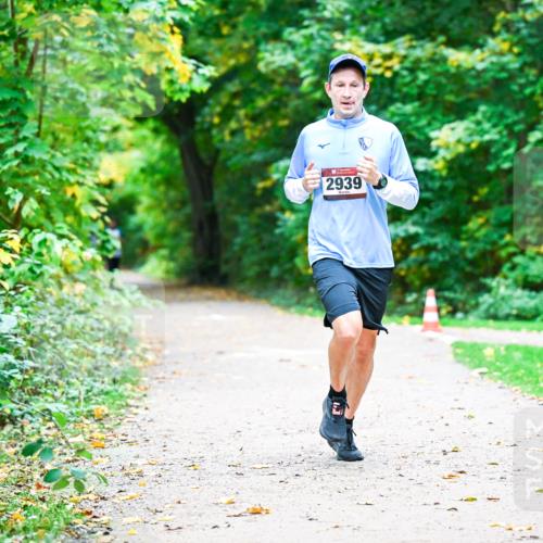 12.10.2025 - Bramfelder Halbmarathon 2025 Dr. Thomas Lammeyer http://msf.ph/oto/9351587 12.10.2025 10:39:35 Laufen 2939 meine-sportfotos.de