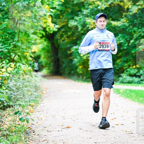 12.10.2025 - Bramfelder Halbmarathon 2025 Dr. Thomas Lammeyer http://msf.ph/oto/9351591 12.10.2025 10:39:35 Laufen 2939 meine-sportfotos.de