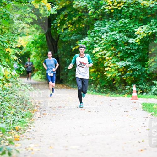 12.10.2025 - Bramfelder Halbmarathon 2025 Dr. Thomas Lammeyer http://msf.ph/oto/9351596 12.10.2025 10:39:45 Laufen 2449, 2830 meine-sportfotos.de