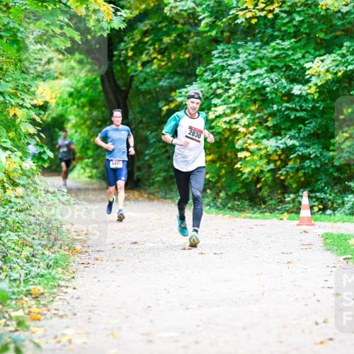 12.10.2025 - Bramfelder Halbmarathon 2025 Dr. Thomas Lammeyer http://msf.ph/oto/9351598 12.10.2025 10:39:45 Laufen 2449, 2830 meine-sportfotos.de
