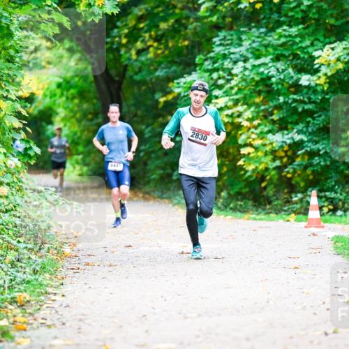 12.10.2025 - Bramfelder Halbmarathon 2025 Dr. Thomas Lammeyer http://msf.ph/oto/9351602 12.10.2025 10:39:46 Laufen 244, 2830 meine-sportfotos.de