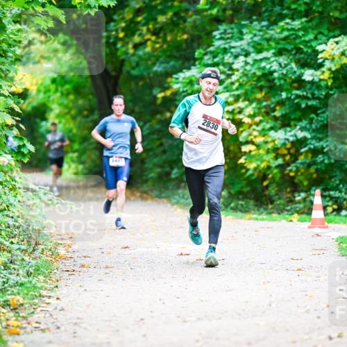 12.10.2025 - Bramfelder Halbmarathon 2025 Dr. Thomas Lammeyer http://msf.ph/oto/9351604 12.10.2025 10:39:46 Laufen 244, 2830 meine-sportfotos.de