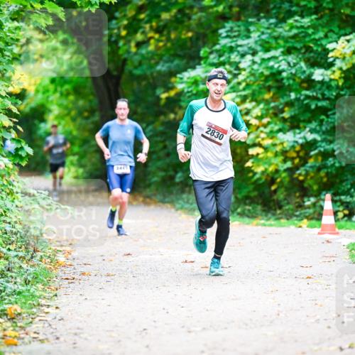 12.10.2025 - Bramfelder Halbmarathon 2025 Dr. Thomas Lammeyer http://msf.ph/oto/9351605 12.10.2025 10:39:46 Laufen 2445, 2830 meine-sportfotos.de
